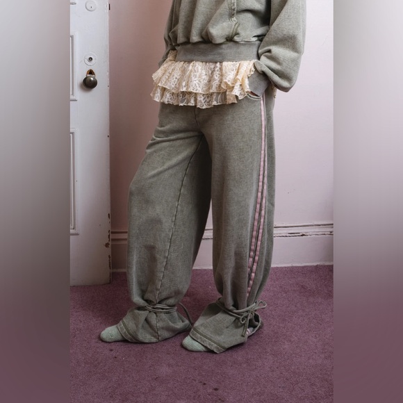 156.VERCONIIK Tied Up Trackies Stylish Green Pants Pink French Terry NWT XS $150 - Picture 1 of 3